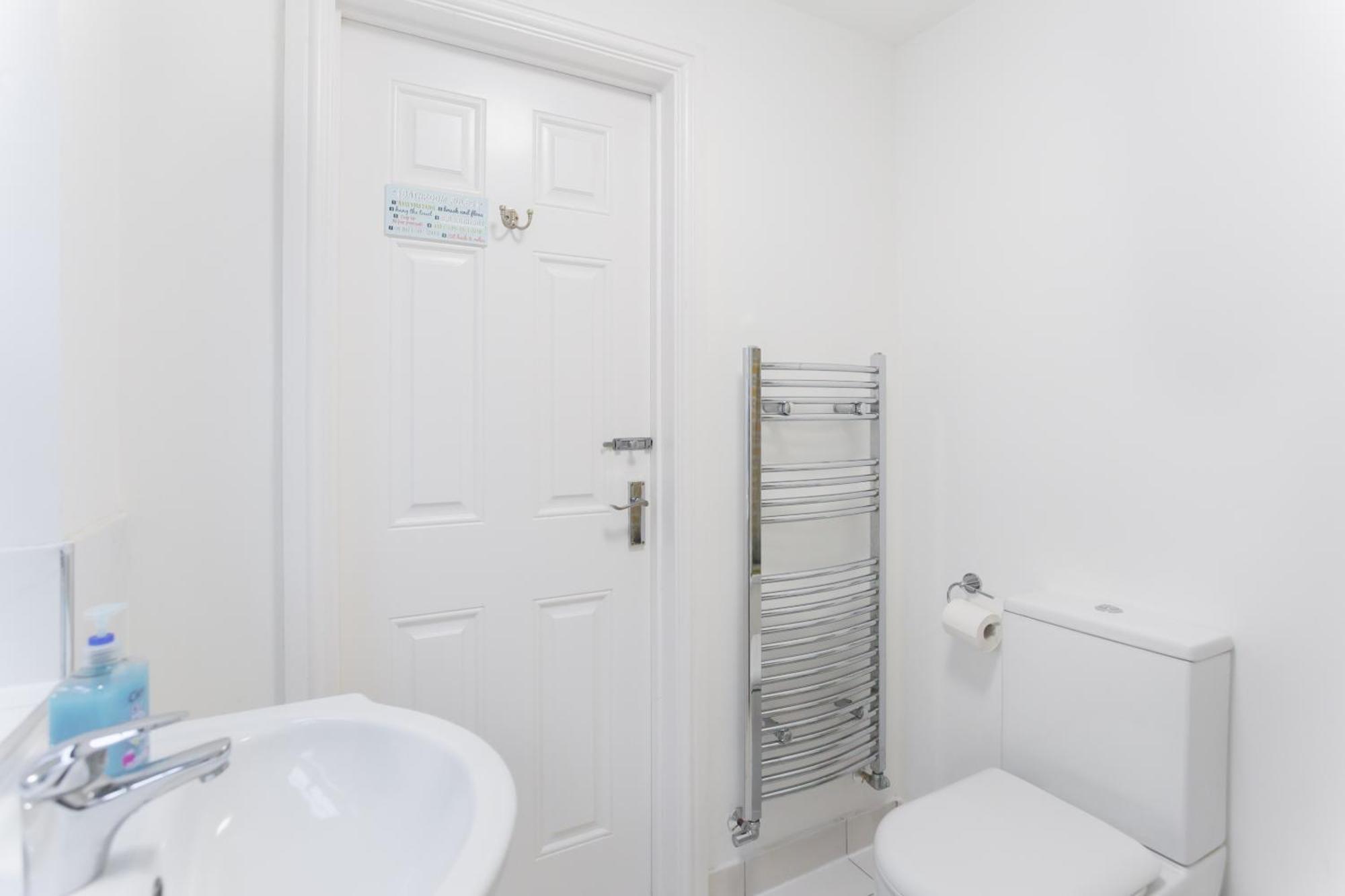 Wood Green Budget Rooms - Next To Mall & Metro Station - 10 Min To City Center London Exterior photo
