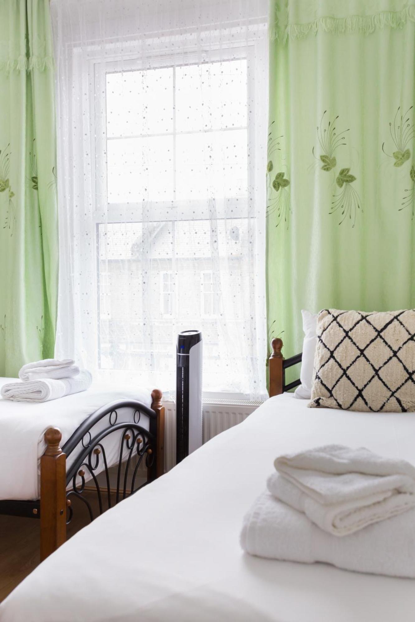 Wood Green Budget Rooms - Next To Mall & Metro Station - 10 Min To City Center London Exterior photo