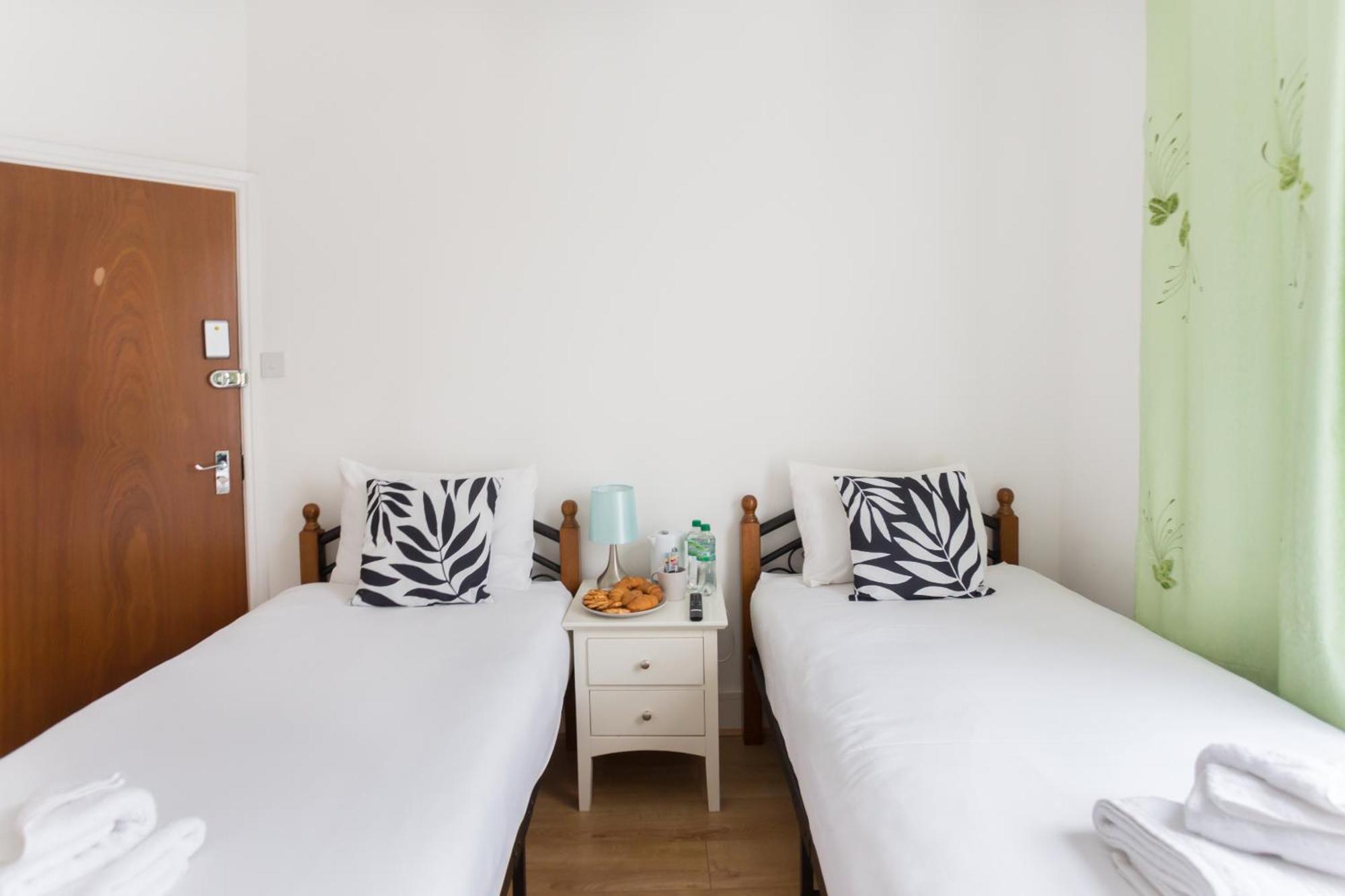 Wood Green Budget Rooms - Next To Mall & Metro Station - 10 Min To City Center London Exterior photo