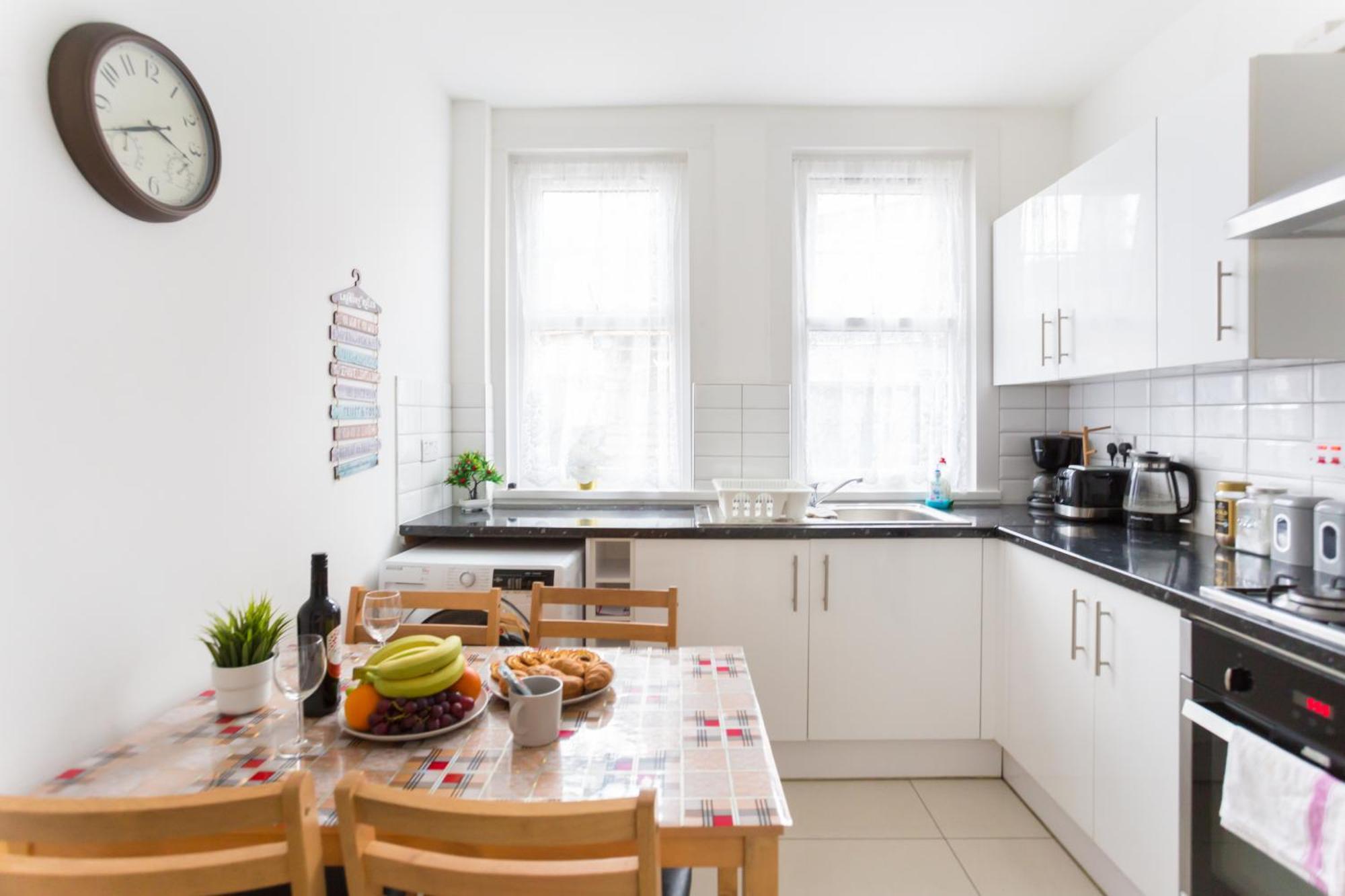 Wood Green Budget Rooms - Next To Mall & Metro Station - 10 Min To City Center London Exterior photo