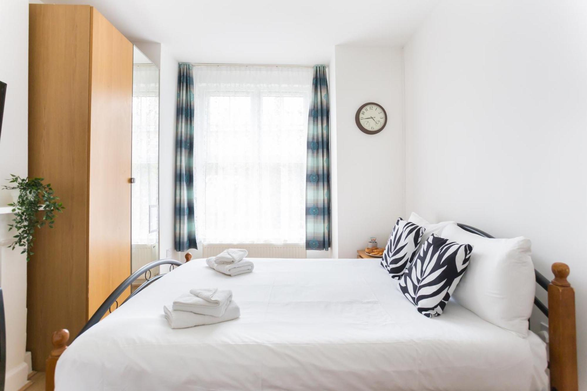 Wood Green Budget Rooms - Next To Mall & Metro Station - 10 Min To City Center London Exterior photo
