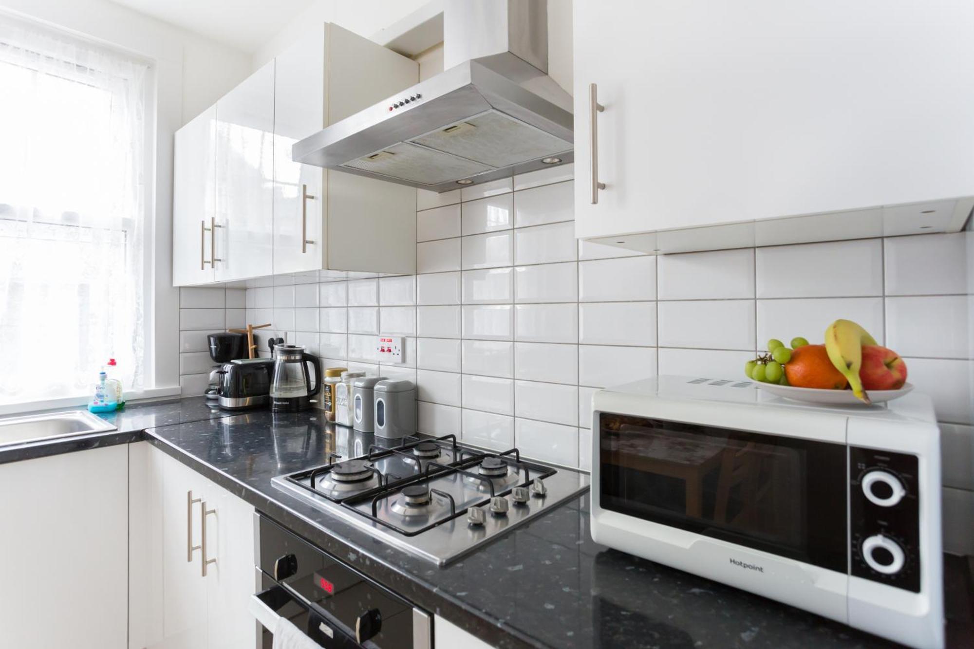 Wood Green Budget Rooms - Next To Mall & Metro Station - 10 Min To City Center London Exterior photo