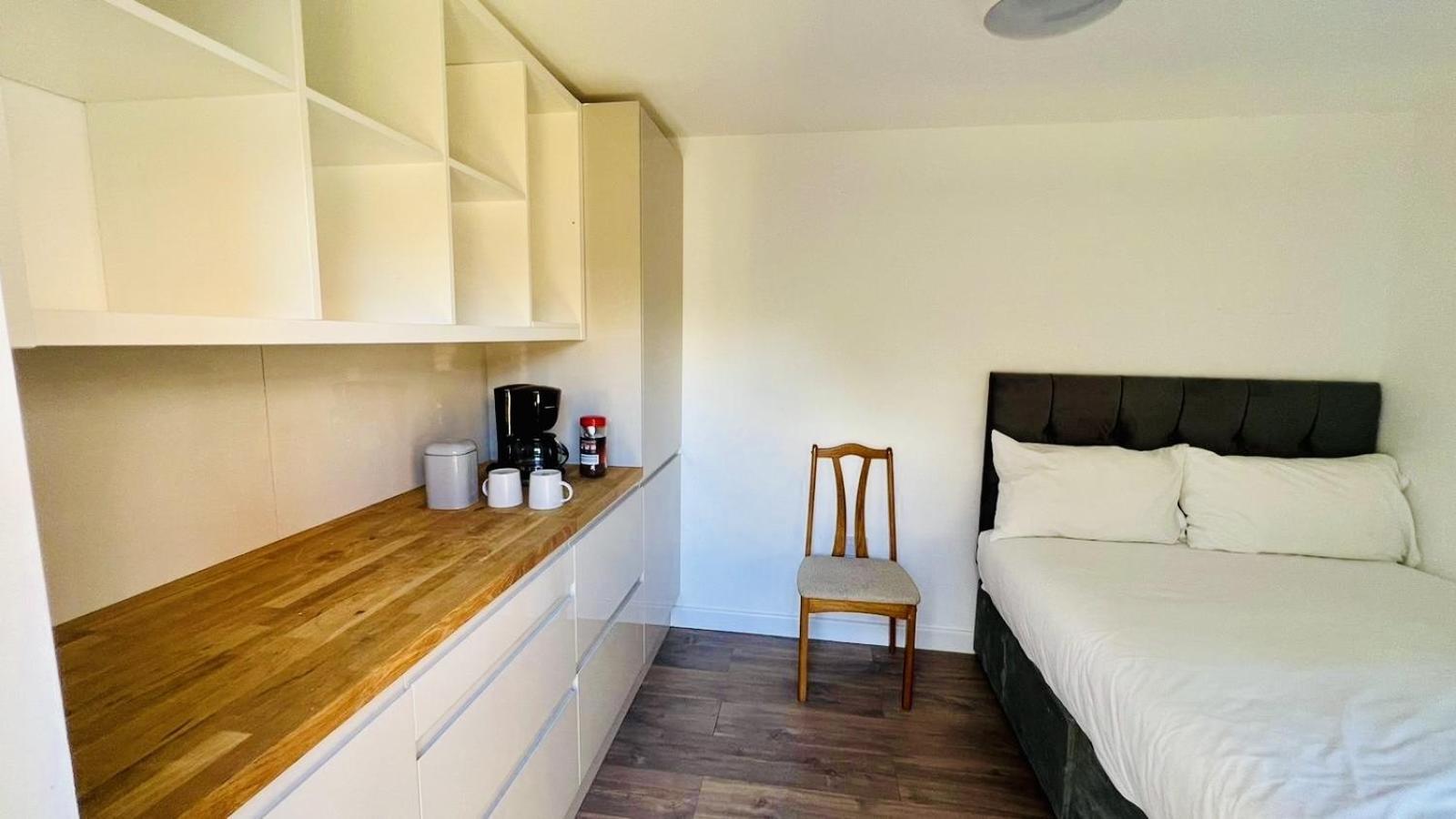 Wood Green Budget Rooms - Next To Mall & Metro Station - 10 Min To City Center London Exterior photo